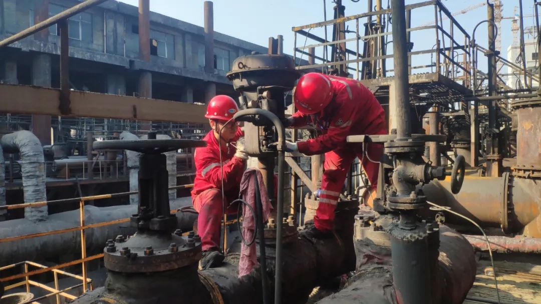 【一線】戰(zhàn)高溫 斗酷暑 忙檢修(圖2) 圖片