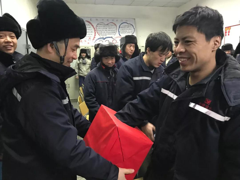 王大真等集團領(lǐng)導深入一線與干部職工共度新春佳節(jié)(圖6) 王大真等集團領(lǐng)導深入一線與干部職工共度新春佳節(jié)(圖6)