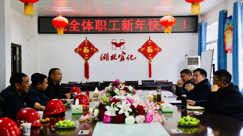 王大真等集團領(lǐng)導深入一線與干部職工共度新春佳節(jié)(圖10) 王大真等集團領(lǐng)導深入一線與干部職工共度新春佳節(jié)(圖10)