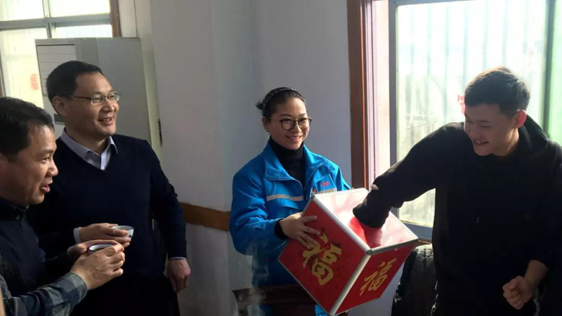 王大真等集團領(lǐng)導深入一線與干部職工共度新春佳節(jié)(圖13) 王大真等集團領(lǐng)導深入一線與干部職工共度新春佳節(jié)(圖13)