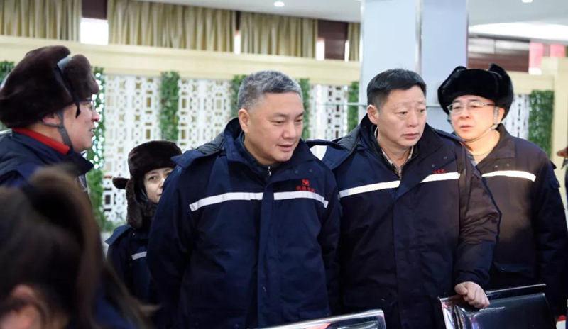 宜昌市政府副市長(zhǎng)王應(yīng)華一行到新疆宜化現(xiàn)場(chǎng)辦公(圖2) 宜昌市政府副市長(zhǎng)王應(yīng)華一行到新疆宜化現(xiàn)場(chǎng)辦公(圖2)