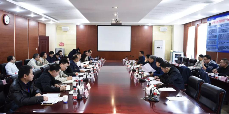 宜昌市政府副市長(zhǎng)王應(yīng)華一行到新疆宜化現(xiàn)場(chǎng)辦公(圖3) 宜昌市政府副市長(zhǎng)王應(yīng)華一行到新疆宜化現(xiàn)場(chǎng)辦公(圖3)