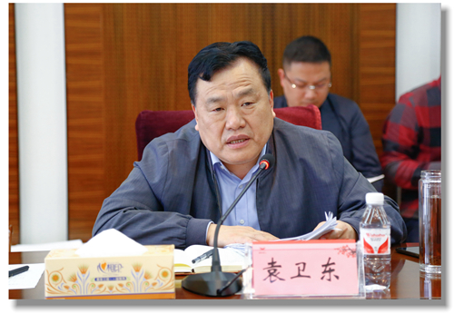 宜昌市委副書記袁衛(wèi)東到宜化集團(tuán)現(xiàn)場(chǎng)辦公(圖2) 宜昌市委副書記袁衛(wèi)東到宜化集團(tuán)現(xiàn)場(chǎng)辦公(圖2)