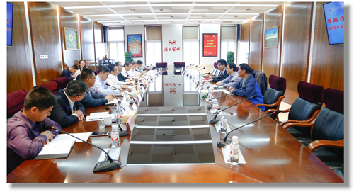 宜化集團(tuán)與中國(guó)化學(xué)品安全協(xié)會(huì)簽訂戰(zhàn)略合作協(xié)議(圖2) 宜化集團(tuán)與中國(guó)化學(xué)品安全協(xié)會(huì)簽訂戰(zhàn)略合作協(xié)議(圖2)