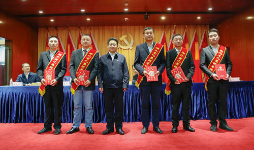 宜化集團召開2019年慶?！拔逡弧眹H勞動節(jié)暨表彰大會(圖6)