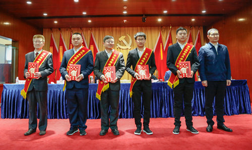 宜化集團召開2019年慶祝“五一”國際勞動節(jié)暨表彰大會(圖8)