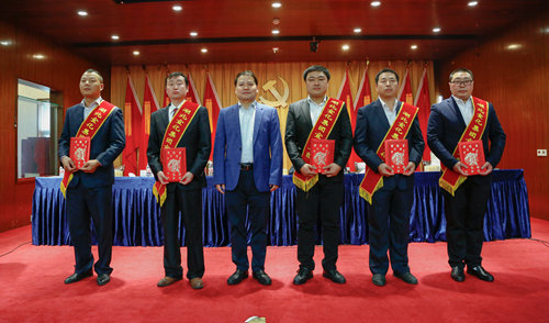 宜化集團召開2019年慶?！拔逡弧眹H勞動節(jié)暨表彰大會(圖7)