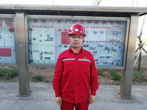 最美安全環(huán)保衛(wèi)士王忠誠:筑牢安全生產防線 夯實企業(yè)發(fā)展根基(圖1) 最美安全環(huán)保衛(wèi)士王忠誠:筑牢安全生產防線 夯實企業(yè)發(fā)展根基(圖1)