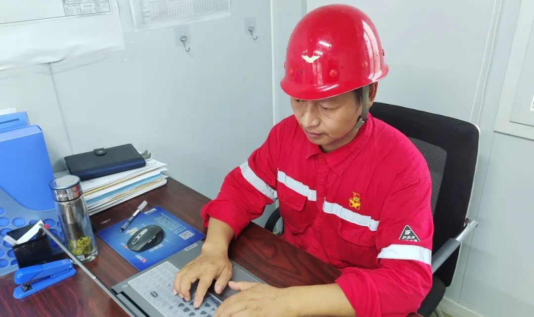 【先進榜樣】清廉標兵萬剛:以身作則顧大局  精打細算創(chuàng)效益(圖4) 【先進榜樣】清廉標兵萬剛:以身作則顧大局  精打細算創(chuàng)效益(圖4)