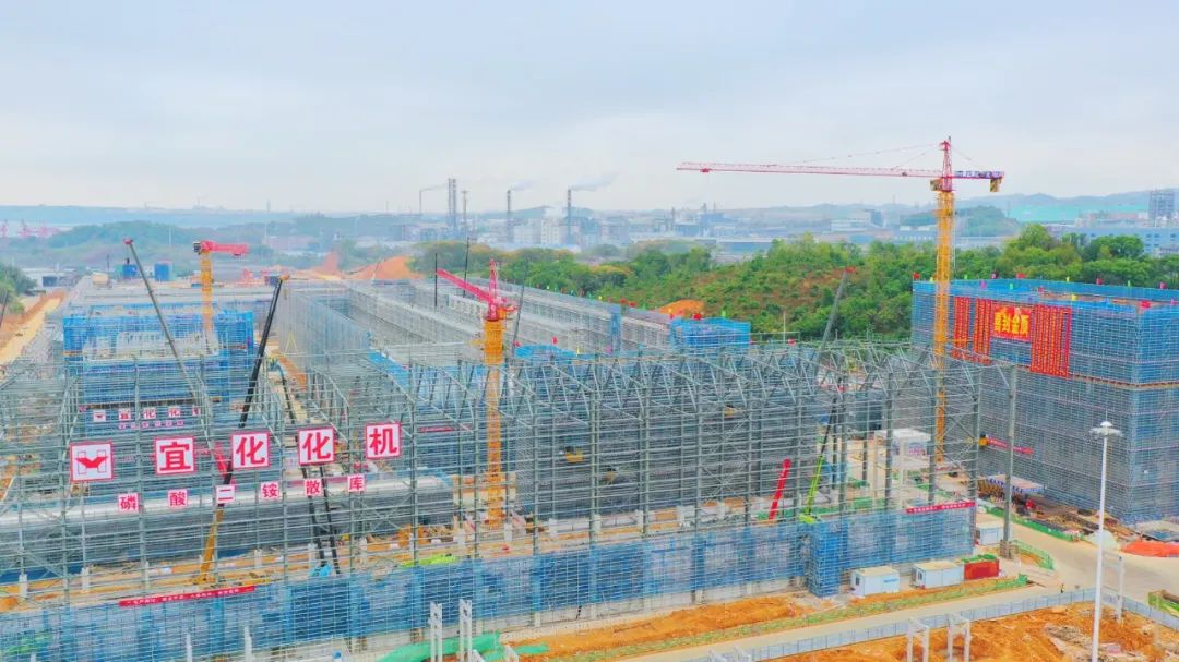 加速推進！宜化楚星整體升級改造項目關(guān)鍵裝置主體結(jié)構(gòu)順利封頂(圖4)