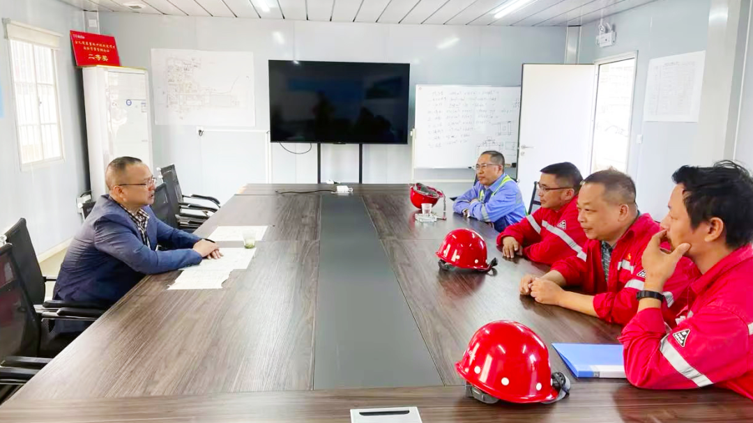 化機公司黨委書記、董事長、總經(jīng)理楊中澤到楚星項目現(xiàn)場辦公(圖3)