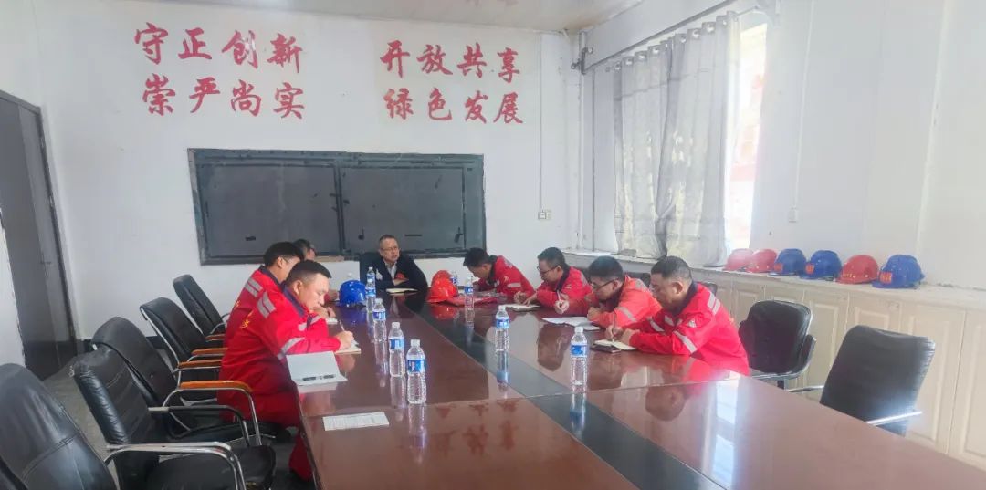 化機公司黨委書記、董事長、總經(jīng)理楊中澤到內(nèi)蒙宜化項目現(xiàn)場辦公(圖3)