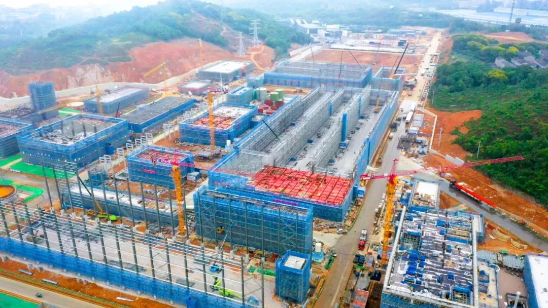 楚星生態(tài)項(xiàng)目尿素庫順利封頂(圖3) 楚星生態(tài)項(xiàng)目尿素庫順利封頂(圖3)