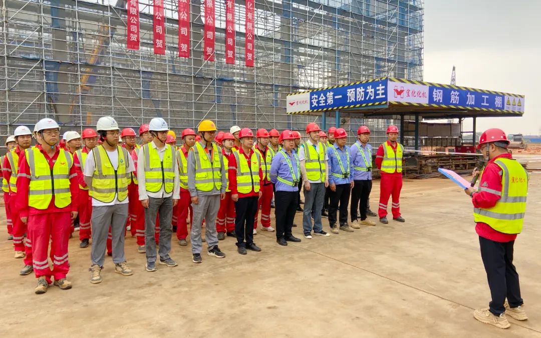 楚星生態(tài)項(xiàng)目尿素庫順利封頂(圖4) 楚星生態(tài)項(xiàng)目尿素庫順利封頂(圖4)