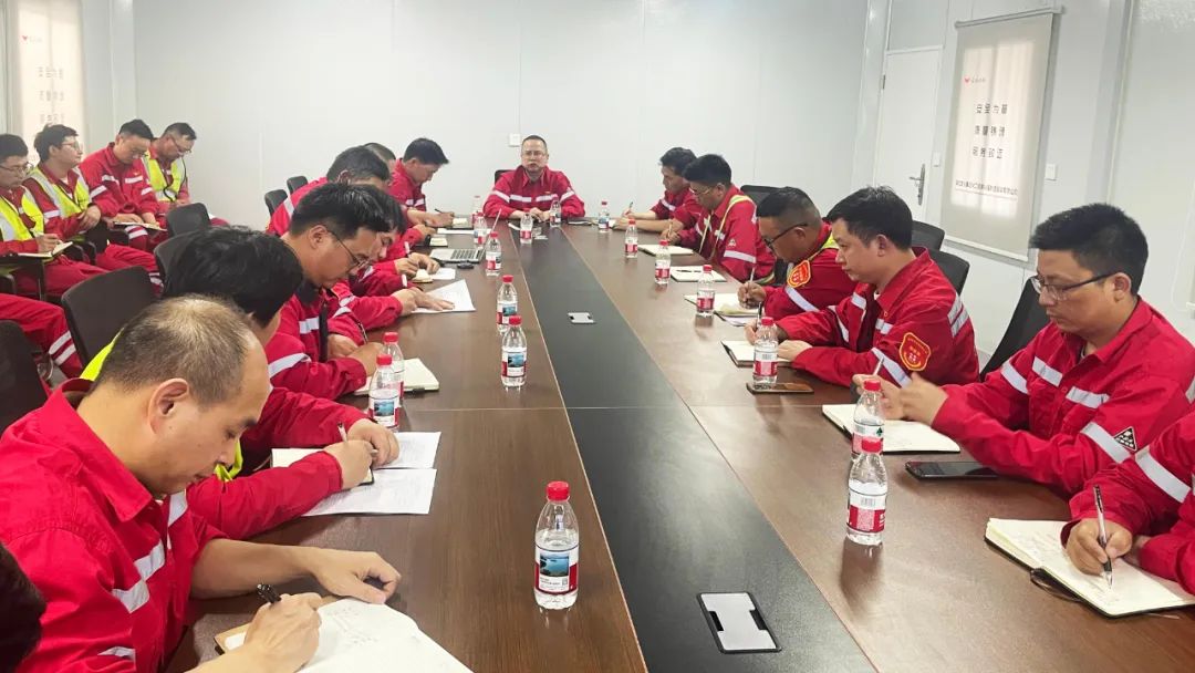 化機公司黨委書記、董事長、總經(jīng)理楊中澤到內蒙季戊四醇項目現(xiàn)場辦公(圖3)