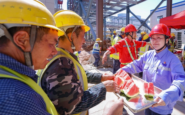 酷暑送清涼，關(guān)懷沁人心！宜化田家河園區(qū)全力保障職工高溫作業(yè)安全