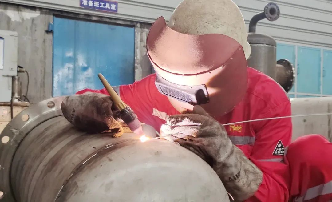 化機公司承接項目批大型塔器設(shè)備順利出廠(圖3) 圖片