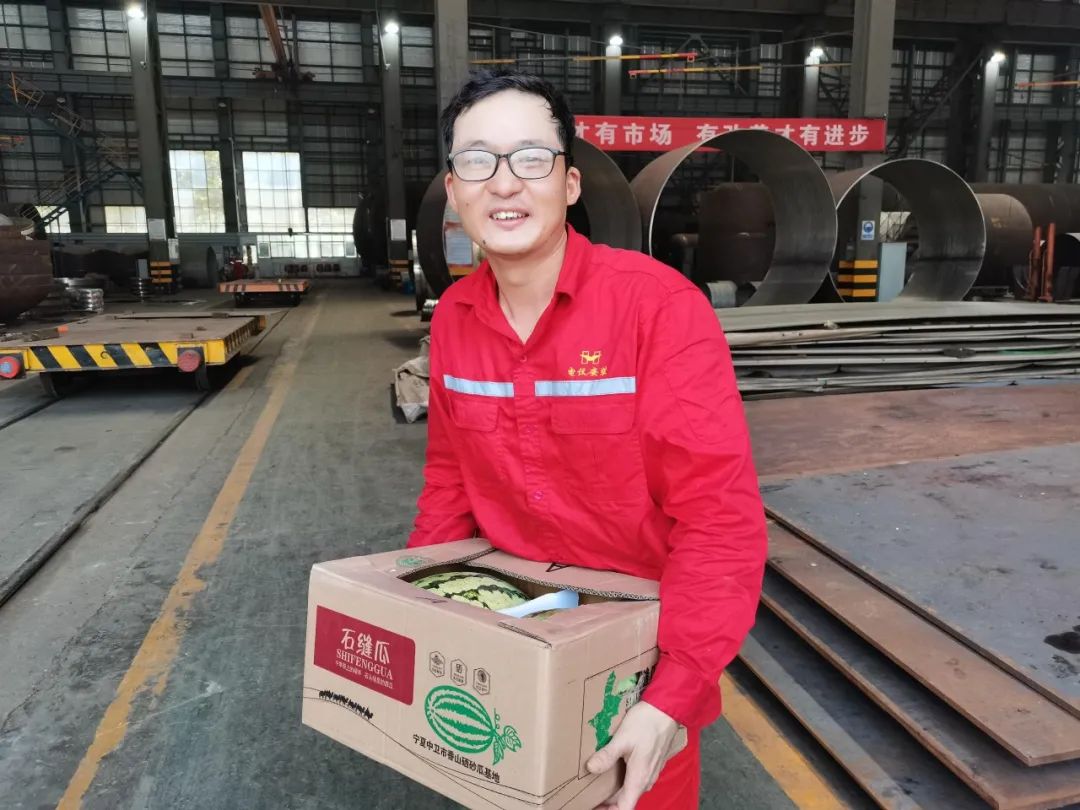 炎炎夏日送清涼 絲絲關(guān)愛(ài)沁心脾(圖3) 圖片