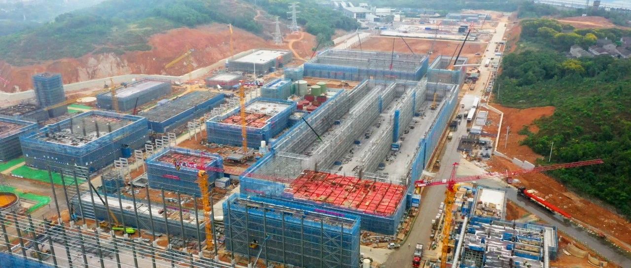 化機(jī)公司黨委書(shū)記、董事長(zhǎng)、總經(jīng)理?xiàng)钪袧傻巾?xiàng)目現(xiàn)場(chǎng)檢查工作